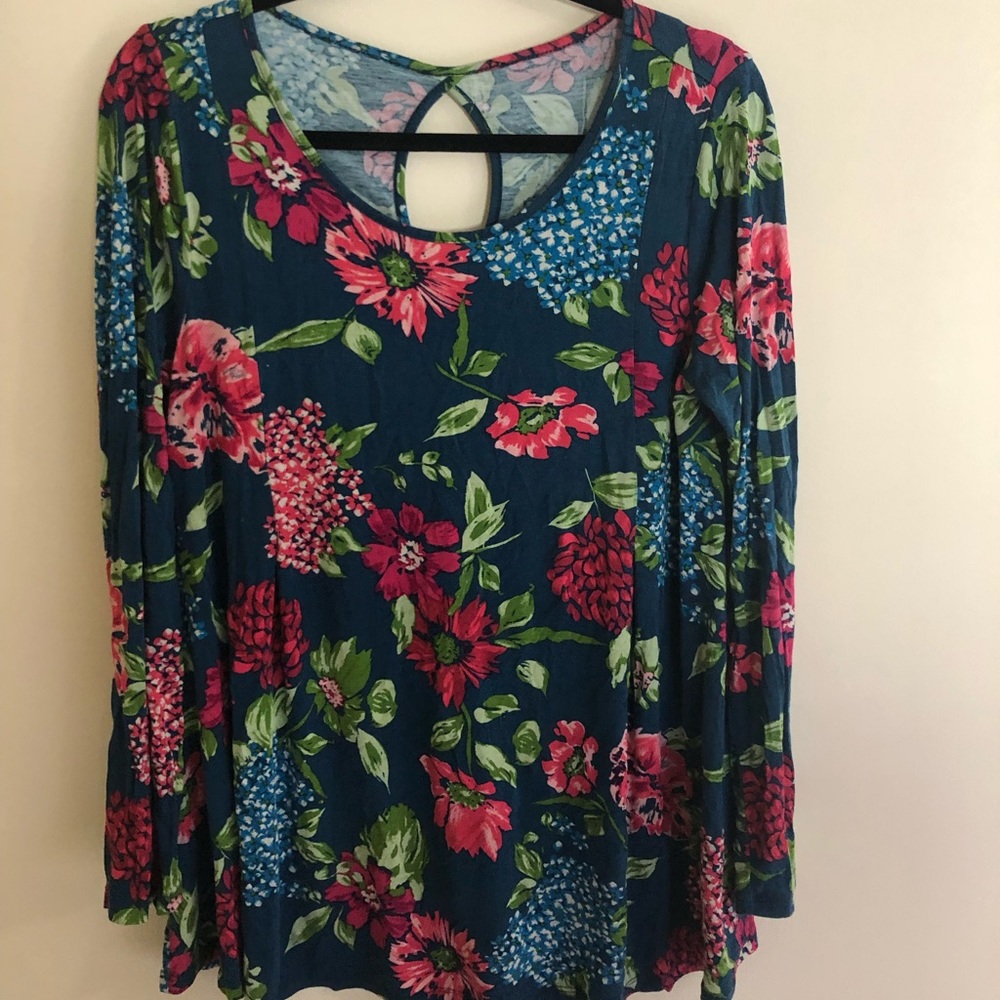 2 for 1! Comfortable Floral Tunics with Keyhole Back